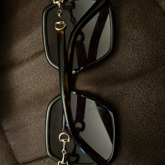 Authentic Female Gucci Glasses Comes with Original Case and Gucci Soft Silk Bag - Picture 8 of 10